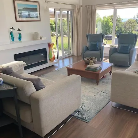 Feriehus Coastal Retreat - Beautiful Relaxing 5 Bedroom With Spectacular Views Of Bay