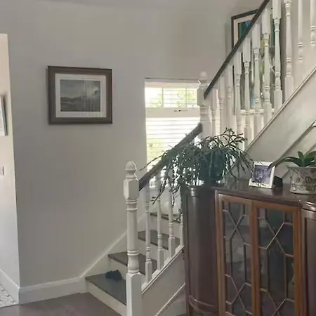 Luxury Getaway With 5 Bedrooms 펜션 골웨이