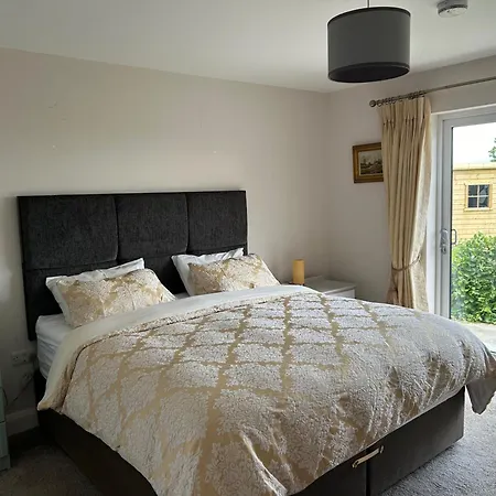 Holiday home Luxury Getaway With 5 Bedrooms *